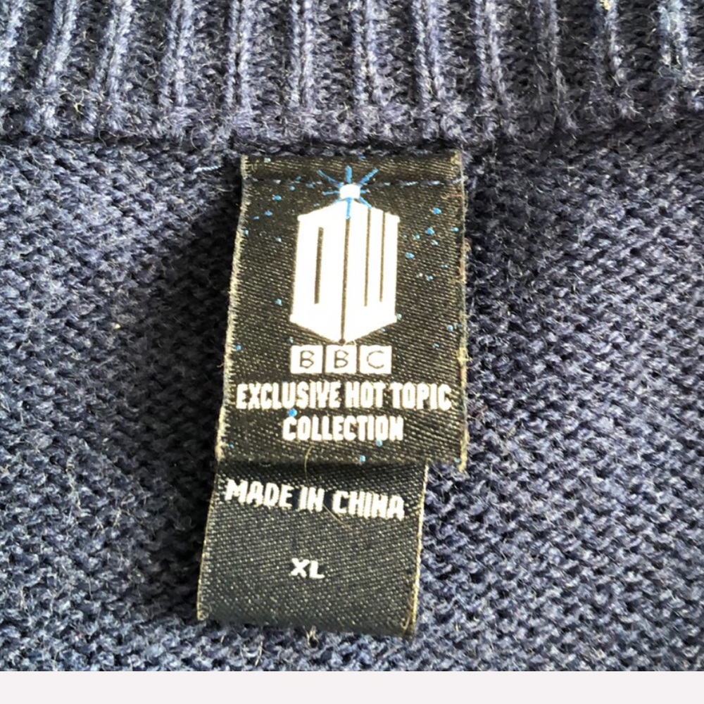Hot Topic Sweater size XL - Picture 2 of 6